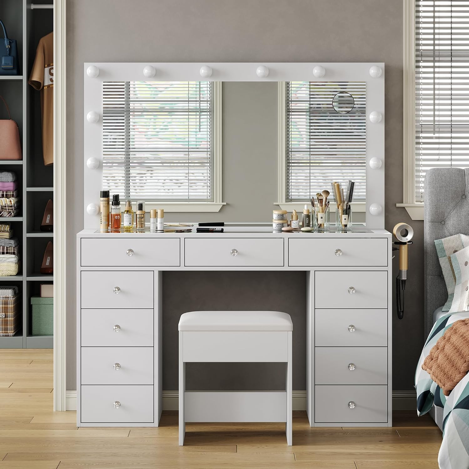 Coiffeuse blanche avec miroir lumineux