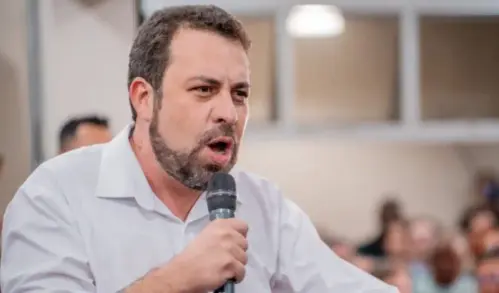 Guilherme Boulos reage a ataques de Javier Milei e chama presidente argentino de vergonha