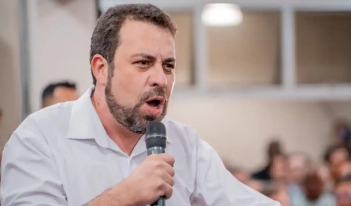 Guilherme Boulos reage a ataques de Javier Milei e chama presidente argentino de vergonha