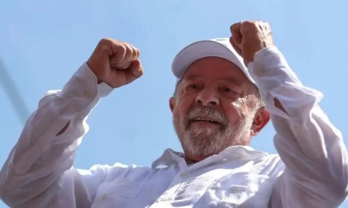 Lula dispara em pesquisa e ameaça liquidar no 1º turno