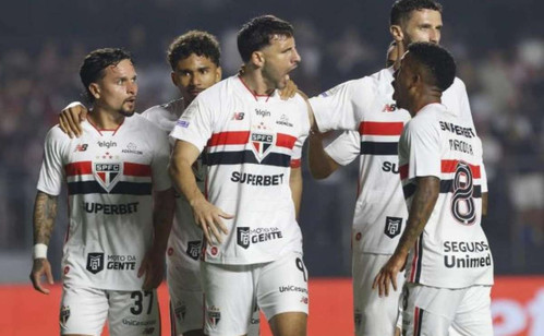São Paulo se distancia da zona de rebaixamento e sonha com Liberadores