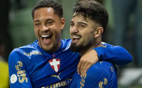 Não jogam juntos? Flaco López e Vitor Roque desafiam Abel Ferreira na escalação
