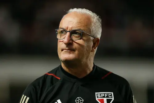 São Paulo enfrenta dilema defensivo após cirurgia de Domingos Duarte e avalia novo esquema tático