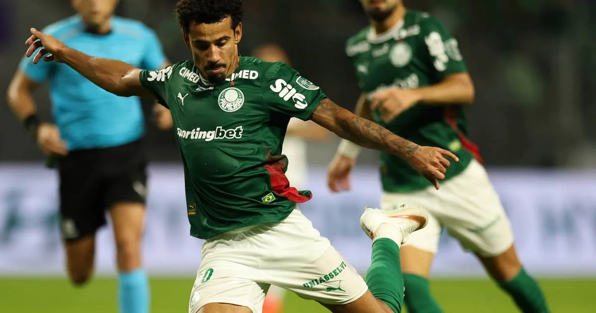 Novo titular: Lucas Evangelista se firma como pilar no Palmeiras 