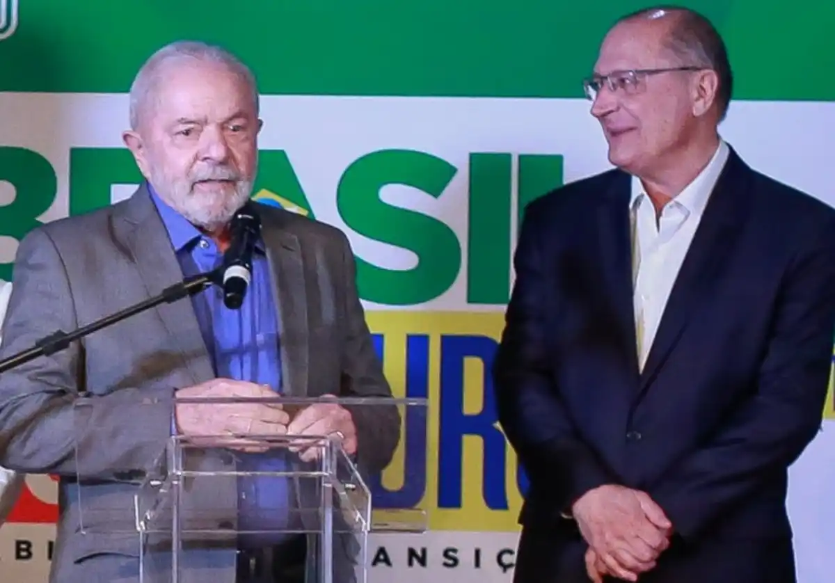 Campanha do PT organiza mutirão de preços em supermercados para rebater Flávio Bolsonaro