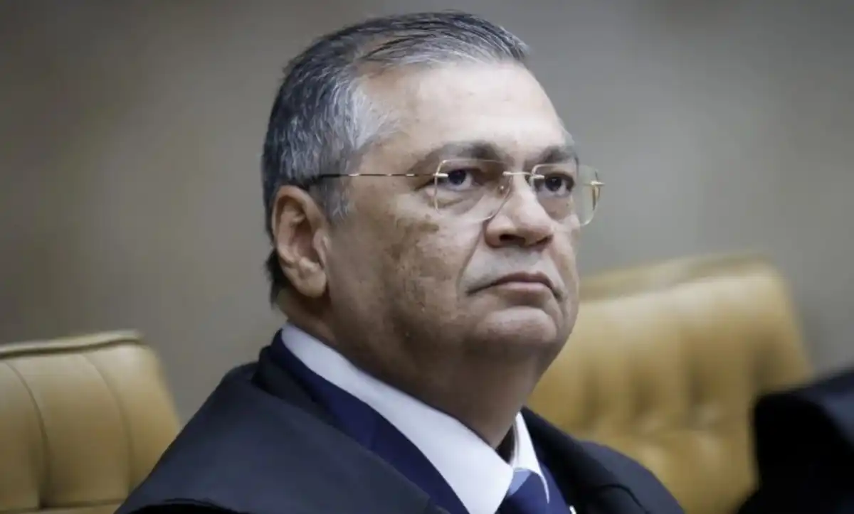 Flávio Dino manda PF investigar suspeita de interferência em processo da CVM sobre Banco Master
