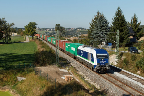 Container aus Hof nach Glauchau mit 223 144 von IntEgro. Aufgenommen in Obermylau.jpg