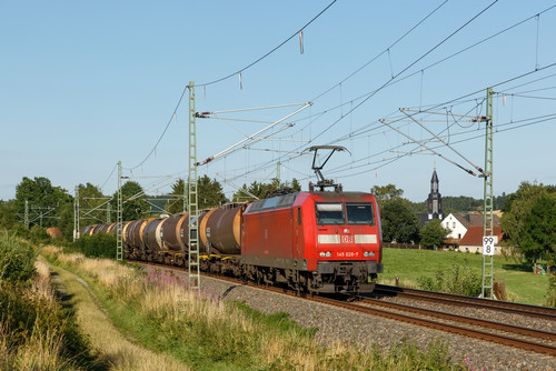 145 028 bringt den Mischer EZ 51619 Zwickau - Nrnberg bis nach Hof. Aufgenommen in Limbach..jpg