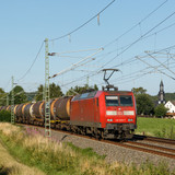 145 028 bringt den Mischer EZ 51619 Zwickau - Nrnberg bis nach Hof. Aufgenommen in Limbach.