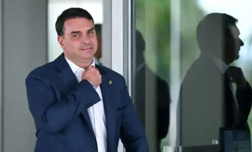 "Lula vai destruir Flávio Bolsonaro no 2º turno", afirma candidato do avante