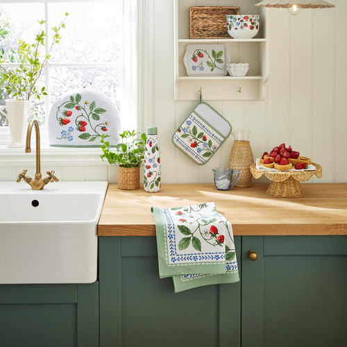 Ulster Weavers Strawberry Patch Tray Scatter Green sn3.jpg