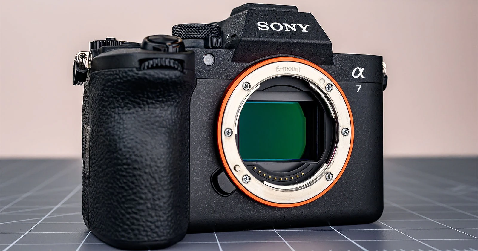 Vì sao Sony A7 V Thống Trị Doanh Số Máy Ảnh Nhật Bản 2026? - Hình 1