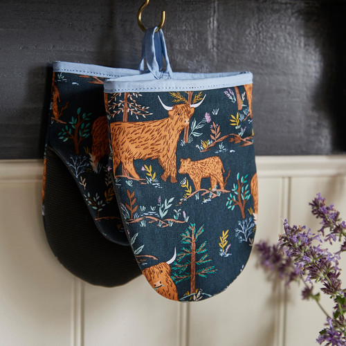 Ulster Weavers Connie the Cow Microwave Mitts Pair Navy sn2.jpg
