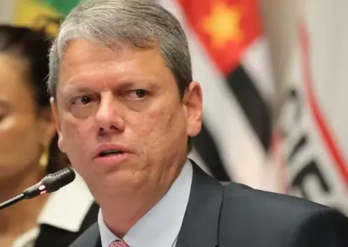 Petição ao STF pede investigação contra Tarcísio por suspeita de interferência em provas