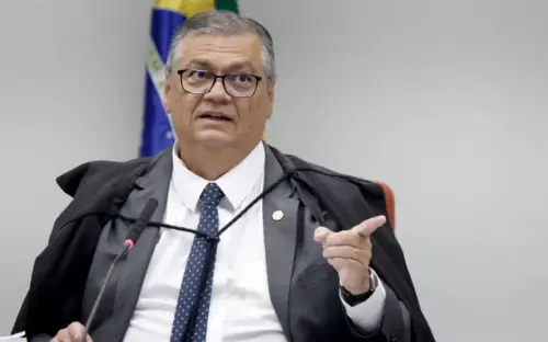 Dino pede investigação de Mendonça após citar relação do Master com cemitérios em SP