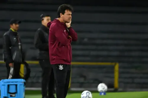 O QUE ACONTECEU COM O CORINTHIANS? Números de Diniz despencam depois da Copa