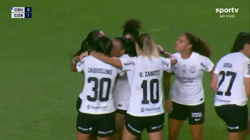 Infração em campo: Corinthians é multado em R$ 10 mil após zagueira promover produto durante jogo