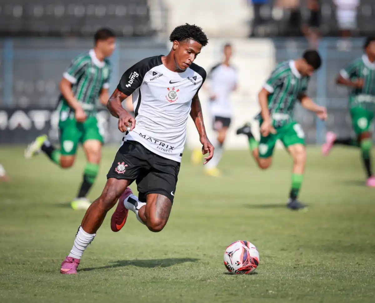 Time Europeu anuncia contratação por empréstimo de atacante do Corinthians