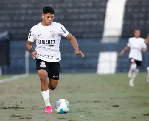 Corinthians avalia propostas por jovem talento da base