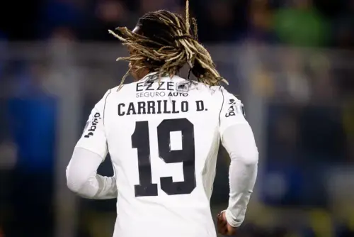 Corinthians abre fila de renovações em setembro com foco em Carrillo
