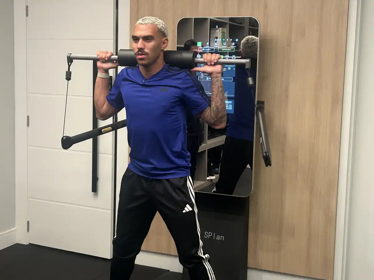 Matheuzinho Compartilha Treinos em Casa e Destaca Foco na Evolução Física no Corinthians
