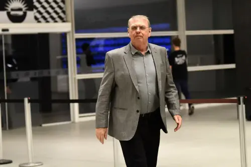 INACREDITÁVEL: Corinthians deve R$ 20 milhões em direitos de imagem ao elenco masculino