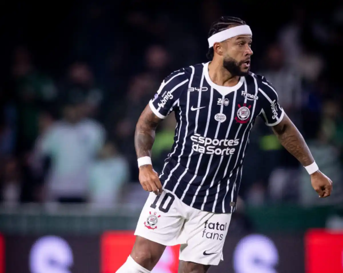 Punição em jogo! Memphis conversa com presidente Stabile e leva multa no Corinthians.