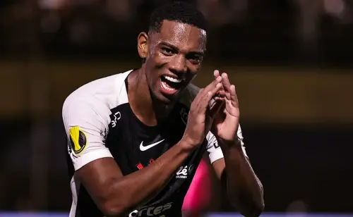 Stábile confirma oferta do Nottingham Forest por joia , mas freia saída rápida.