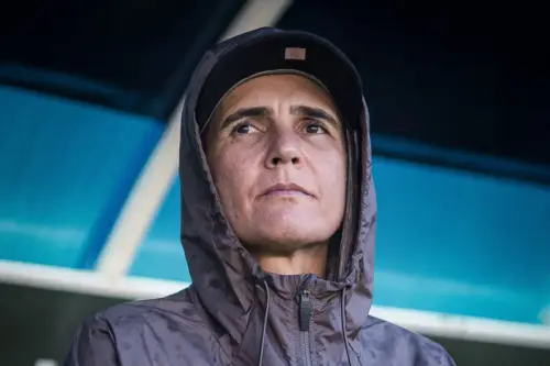 Demissão próxima? Corinthians avalia demitir técnica, Emily Lima, após desgaste interno