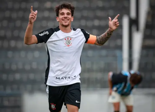 Corinthians inicia tratativas para renovar com maior joia das categorias de base