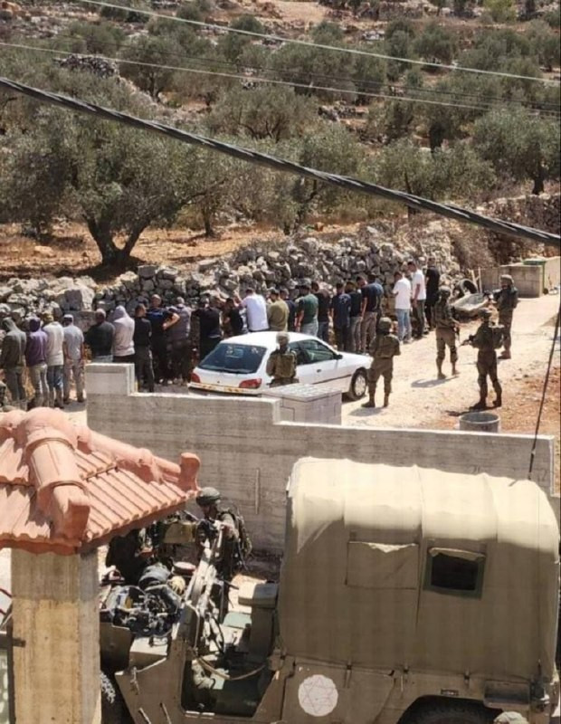 قوات الاحتلال تحتجز 13 شاباً خلال اقتحام بلدة قبلان جنوب نابلس....