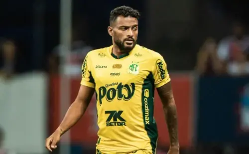 PERIGO PELO LADO! Reinaldo mira marca histórica diante do Palmeiras