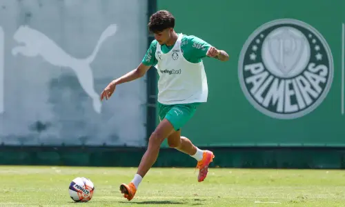 SAÍDA PARA ARÁBIA? Promessa do Palmeiras, atrai olhares do exterior após 10 jogos na temporada