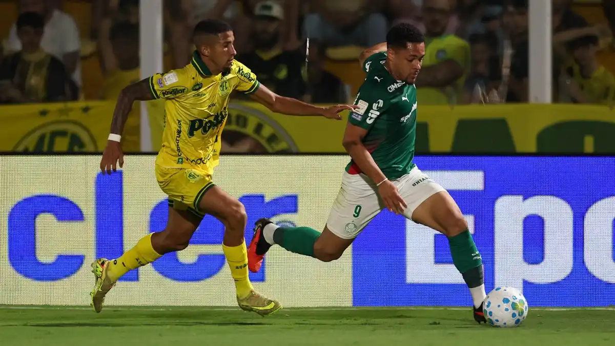 MÁ FASE! Abel Ferreira quebra o silêncio sobre Vitor Roque e seu desempenho ruim no Palmeiras