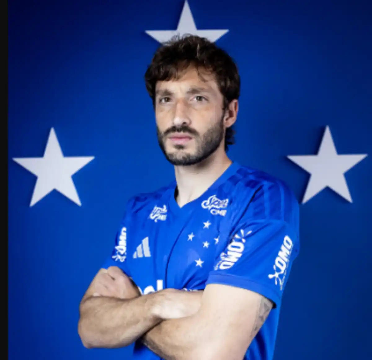 Matías Viña faz seu primeiro treino no Cruzeiro e se prepara para estreia contra o Vitória