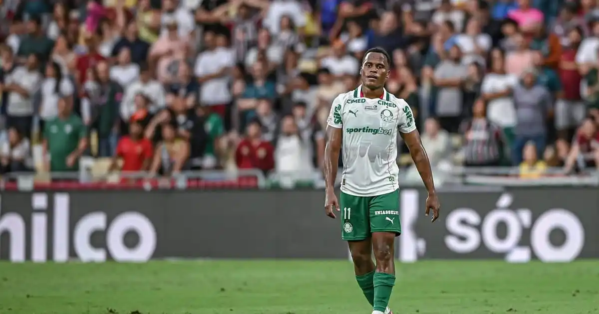 Palmeiras enfrenta dor de cabeça com lesões de Piquerez e Jhon Arias após vitória sobre o Santos