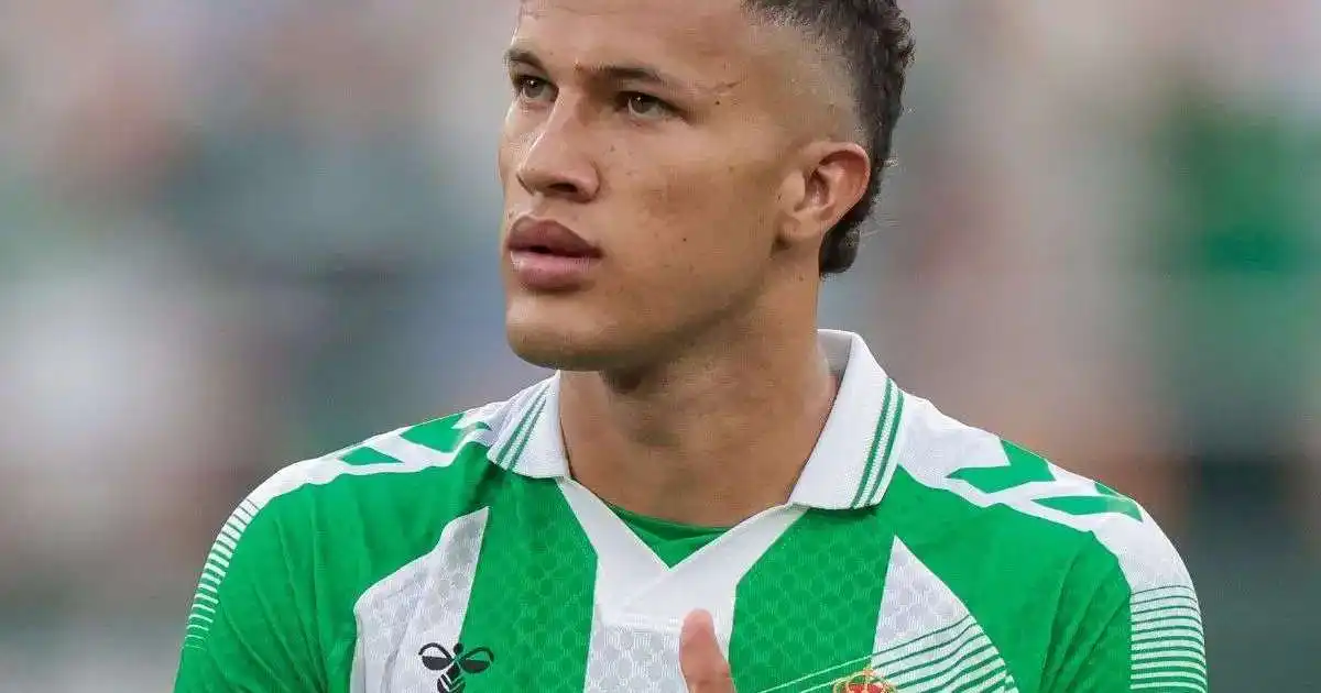 Dilema à vista: Deossa resiste a propostas do Brasil e se apega a chance no Betis