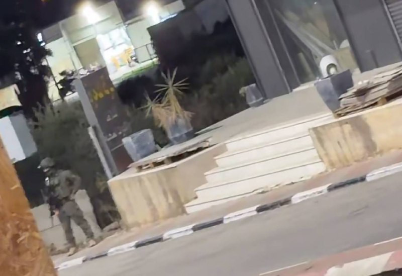قوات الاحتلال تواصل اقتحام وإغلاق قرية أبو فلاح، شمال شرق رام الله....