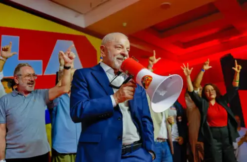 Lula critica divisão na esquerda e cobra nova abordagem para o trabalho autônomo e informal