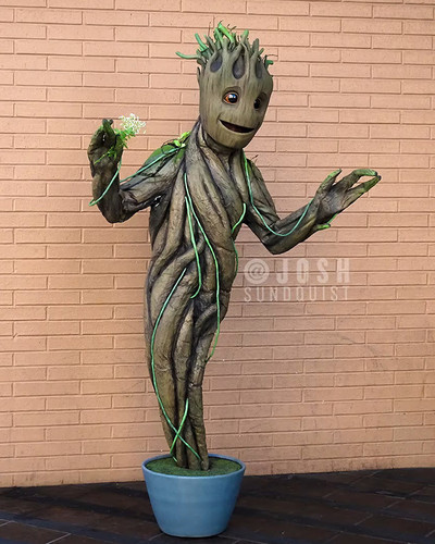 one legged man josh sundquist halloween costume 2025 6904d6193c8e6 png 700.jpg