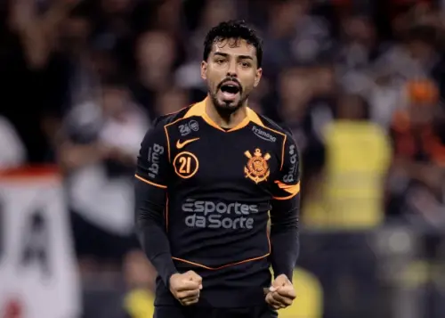 Corinthians recusa sondagens e garante permanência de Matheus Bidu para 2027