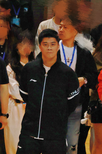 0062BoZOgy1ihtn3u9qzvj31r52mpb2b.jpg
