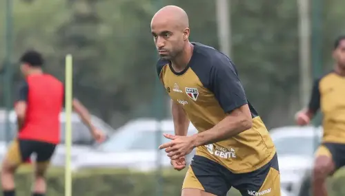 Lucas acelera recuperação e pode virar opção contra o Vitória