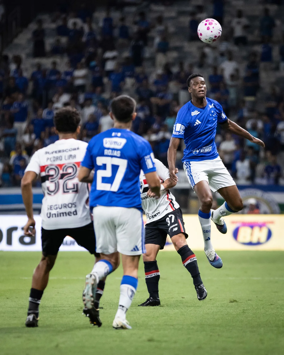 Cruzeiro encerra jejum defensivo e entra no G-4 do Brasileiro após vitória sobre o São Paulo