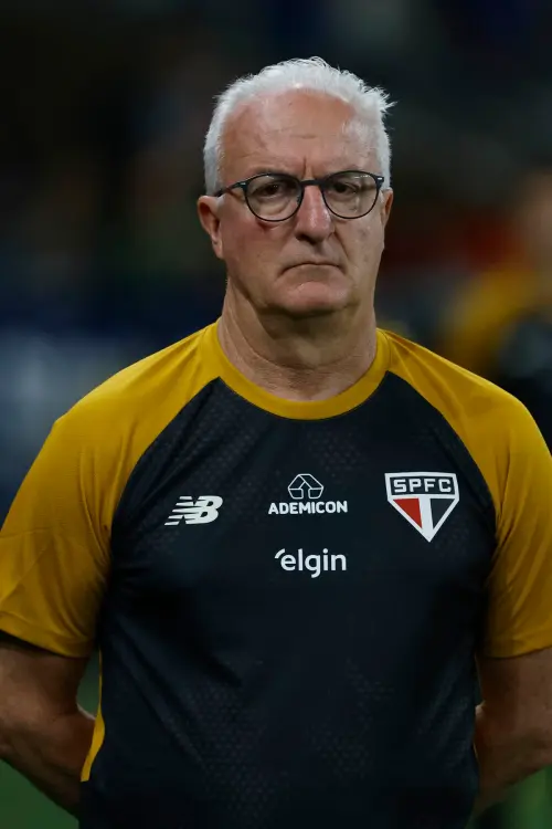 Dorival Júnior vive pressão intensa após não convencer no São Paulo