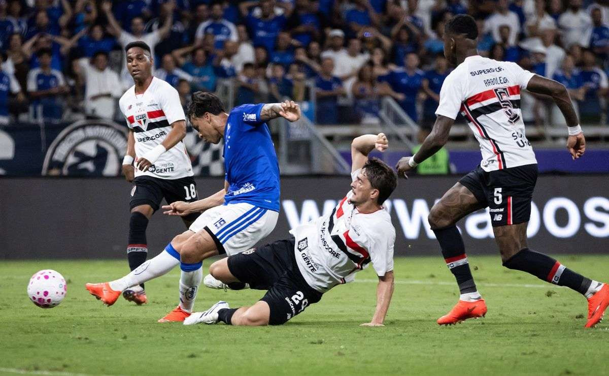 Cruzeiro atinge G-4 pela primeira vez após vitória convincente sobre o São Paulo no Mineirão