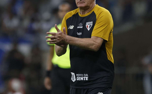Dorival Júnior reconhece momento crítico e aposta na volta de Lucas Moura