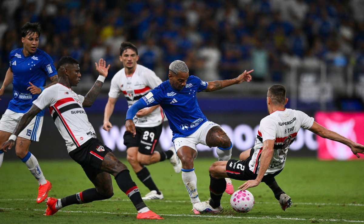 Cruzeiro embala rumo à Libertadores com vitória convincente sobre o São Paulo no Mineirão