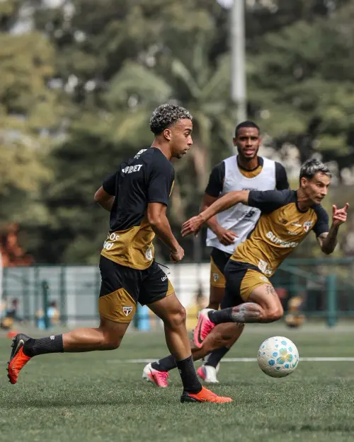 Pedro Ferreira pode fazer sua estreia como titular no São Paulo