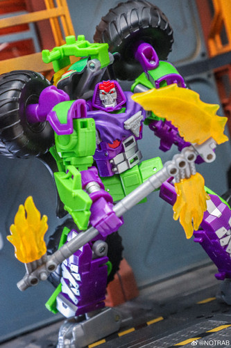 Transformers Collaborative Monster Jam Grave Digger 06